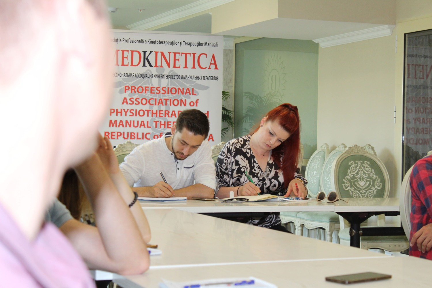 Organizam pentru studenti cursuri si practici de specializare individualizate, unde se face instruire individuala cu fiecare participant..