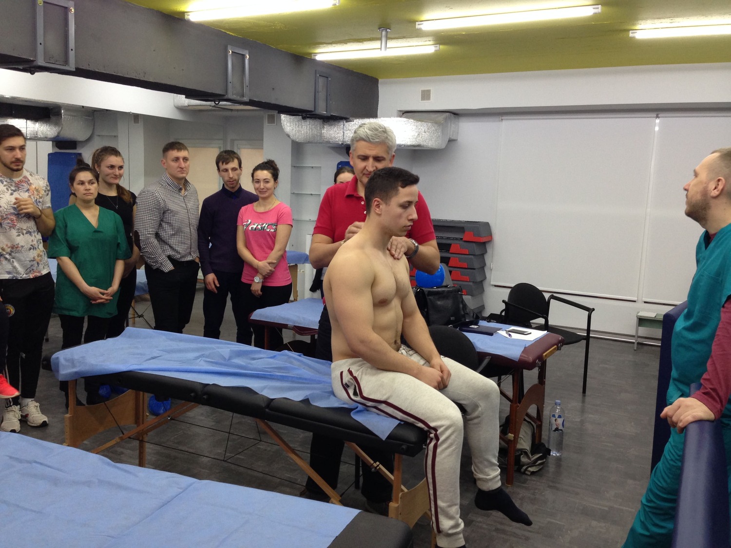 Propunem sevicii de Kinetotrapie si Terapie Manuala pentru pacienti care au nevoie de proceduri si programe de recuperare medicala profesionala, in diferite afectiuni si patologii ale aparatului locomotor...