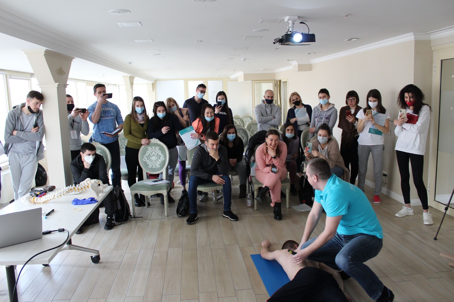 Organizam evenimentele noastre in mai multe limbi, ca romana, rusa, engleza...